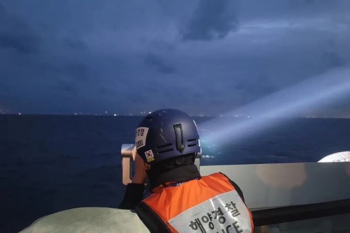 南韓尋獲失聯水手遺體,靠近兩韓海上邊界。(圖/翻攝自X平台 @HuasiaNews)