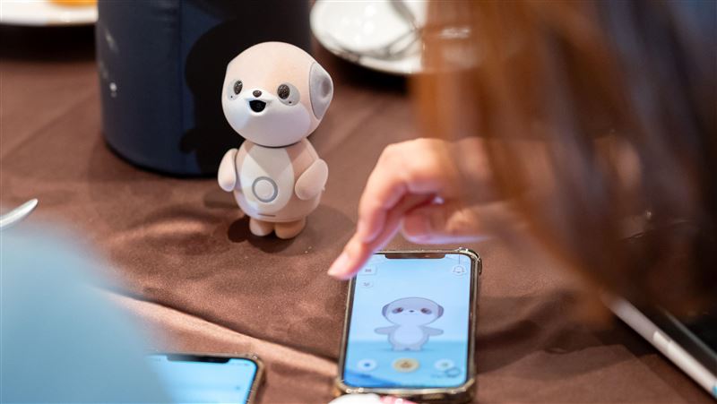 從對話累積記憶SHARP Poketomo專屬AI陪伴