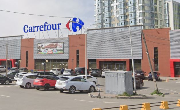 在蒙古首都的家樂福,是西亞以外少數仍以Carrefour之名經營的店。(圖/翻攝自Google街景)