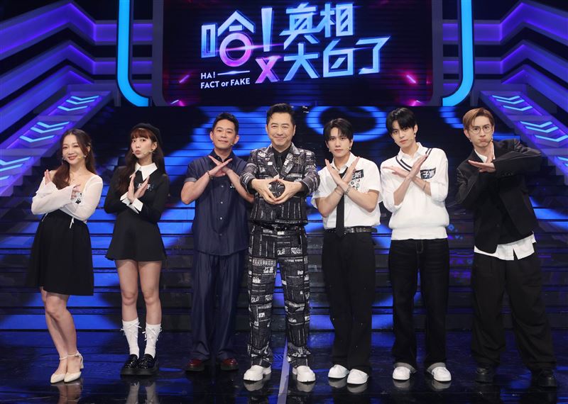 玉兔(左起)、牙牙、Junior、哈林,與男團Ni!KA成員元昕(右起)、子宸、阿本。(圖/公視提供)