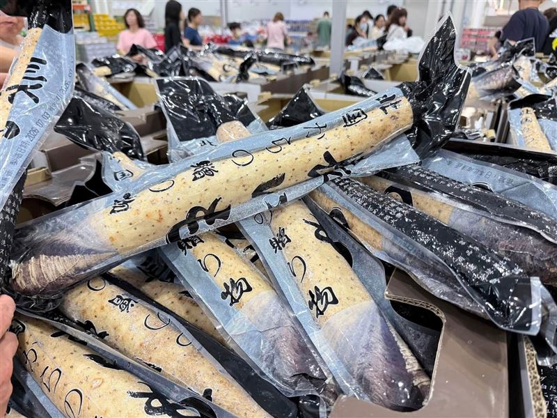 網友整理新高雄店限定套價,包括馬玉山杏仁粉、提提研纖維面膜、柯克蘭核桃麵包、熟蝦拼盤、羊里肌燒肉片等。(圖/「好市多商品資訊分享」網友授權)