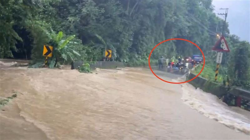 4女騎車上五峰露營遇暴雨 大水沖走1死