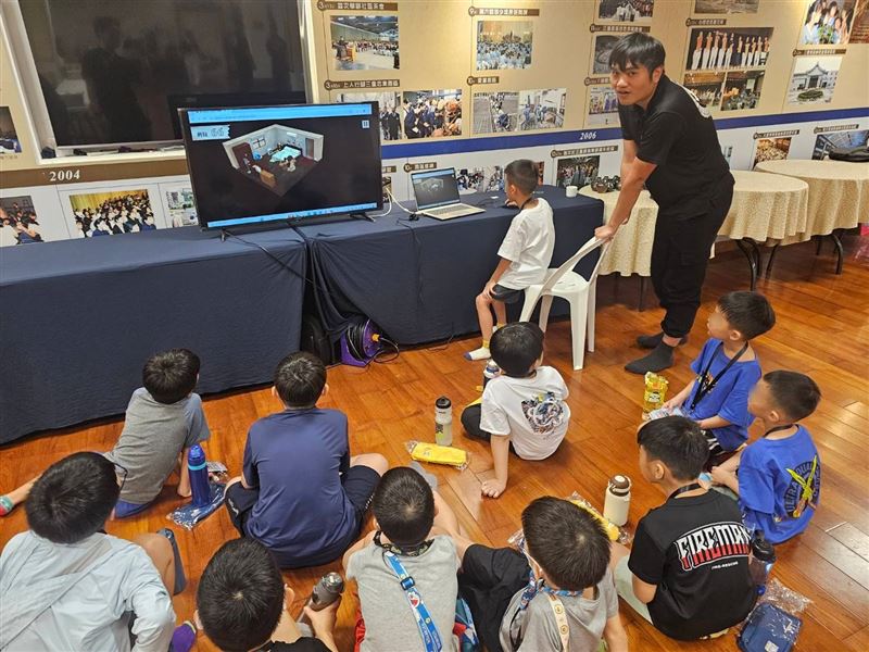 新北市政府消防局第三大隊舉辦「兒童消防夏令營」,宣導防火防災知識。(圖/新北市消防局提供)