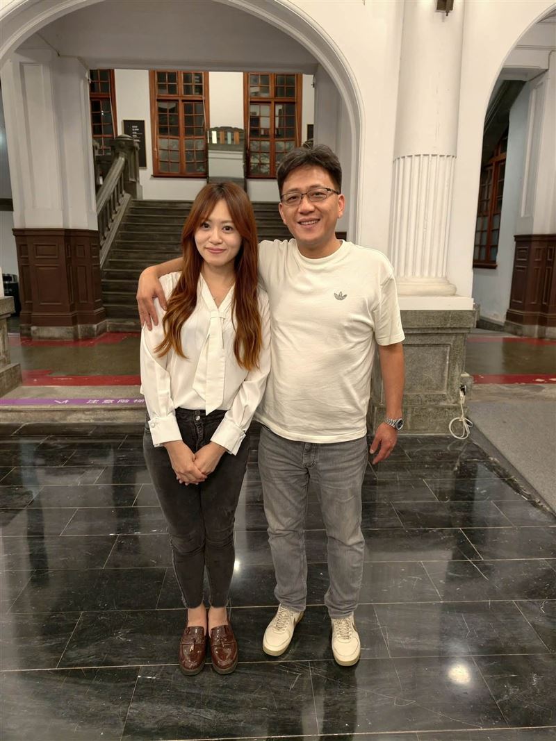 呂孟侃昨發出退選聲明，並貼出他跟施淑婷的合照自曝兩人關係。（圖／翻攝自呂孟侃臉書）