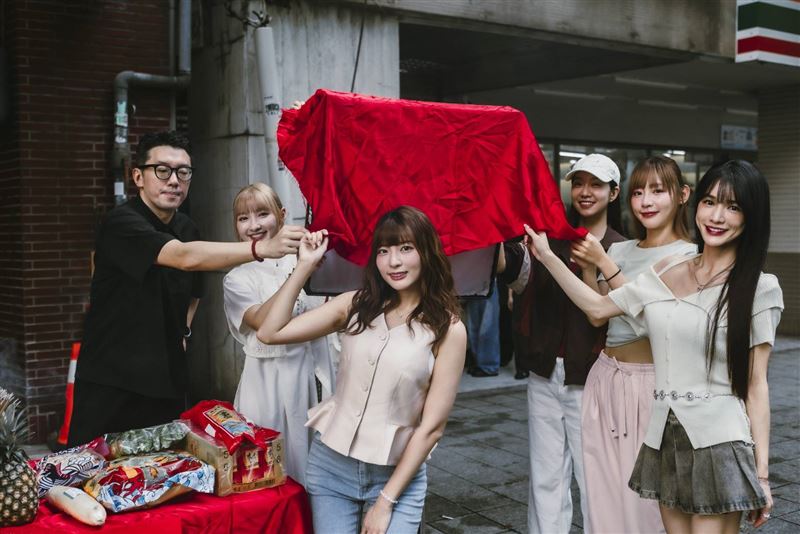 《應援帝國，璀璨之星》是台灣首部集結多位啦啦隊女神共同演出的互動劇。（圖／原來娛樂提供）