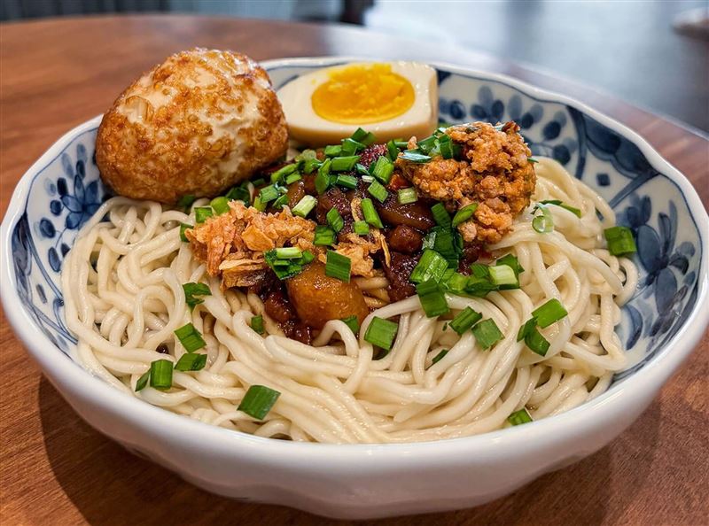 開囍的川味滷肉乾麵。(圖／臺灣米其林提供）