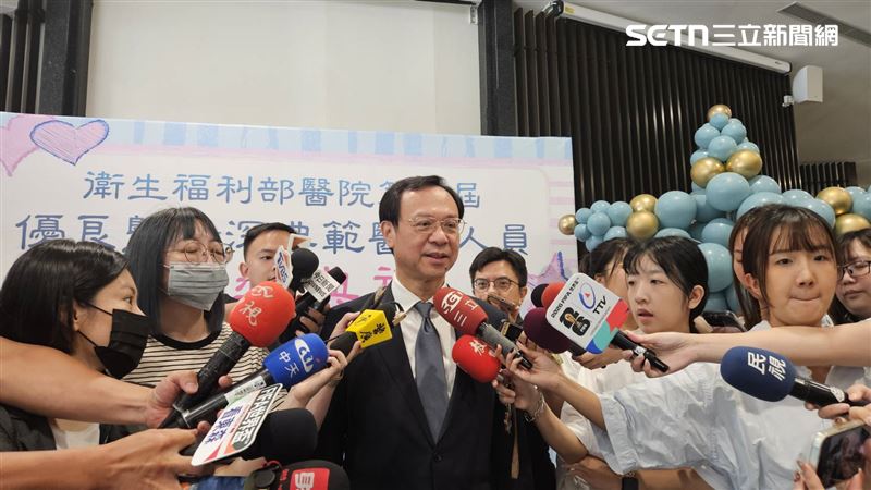 石崇良說,日前宣佈4至6月所有商品預防性下架,及時降低國人健康的所有可能風險。因此範圍涉及商家超過千家。對於最下游的食品業者很抱歉,這是為了讓國人安心不得不的做的決定,謝謝大家的配合。(圖/記者簡浩正攝影)