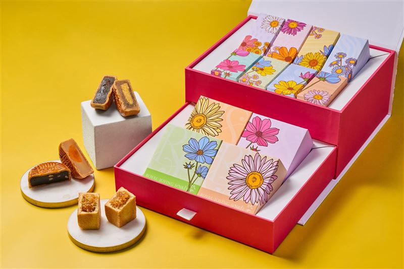 玖尹花語月藏中秋禮盒,匯集廣式月餅與土鳳梨酥。(圖/品牌業者提供)