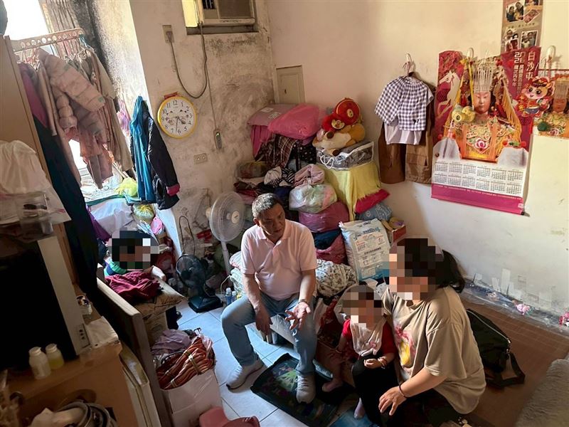 渣夫家暴瞞刑責!孕婦阿慧慘遭婆婆趕出門,3坪漏水屋苦養遲緩幼女。還照顧病弱姐姐與弱智哥。問天:誰能救救我!(圖/翻攝自《愛的延續》公益協會臉書)