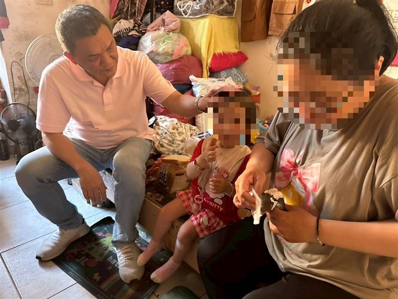 渣夫家暴瞞刑責!孕婦阿慧慘遭婆婆趕出門,3坪漏水屋苦養遲緩幼女。還照顧病弱姐姐與弱智哥。問天:誰能救救我!(圖/翻攝自《愛的延續》公益協會臉書)
