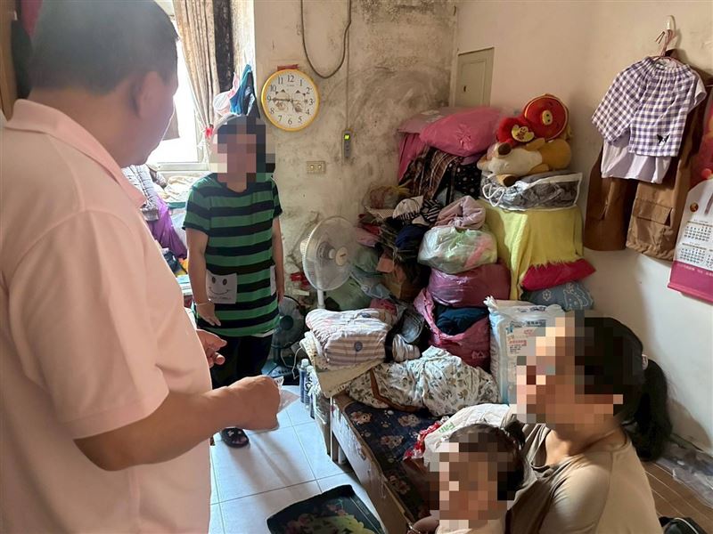 渣夫家暴瞞刑責!孕婦阿慧慘遭婆婆趕出門,3坪漏水屋苦養遲緩幼女。還照顧病弱姐姐與弱智哥。問天:誰能救救我!(圖/翻攝自《愛的延續》公益協會臉書)