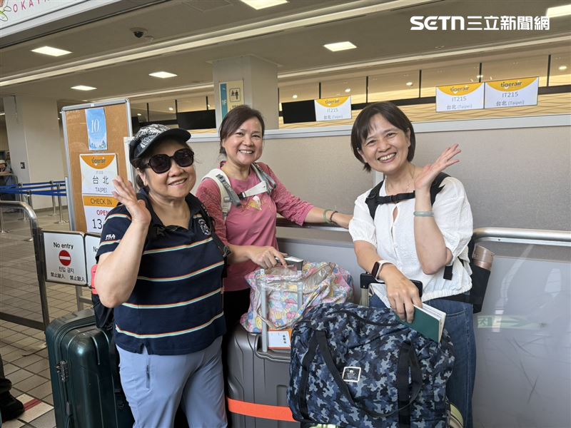楊小姐三姊妹第一次一起到日本旅遊就選擇四國11日深度自由行,並從岡山來回,得知今天可以搭到彩繪機首航非常開心。(圖/記者李育道攝影)