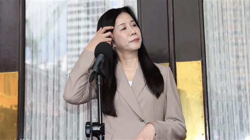 ?廣洋放棄國民黨提名　萬美玲受訪回應國民黨籍立委萬美玲之子、桃園市議員參選人?廣洋13日宣布放棄中國國民黨提名。萬美玲（圖）14日上午在立法院議場外，針對此事回應媒體提問。中央社記者吳家昇攝　115年7月14日
