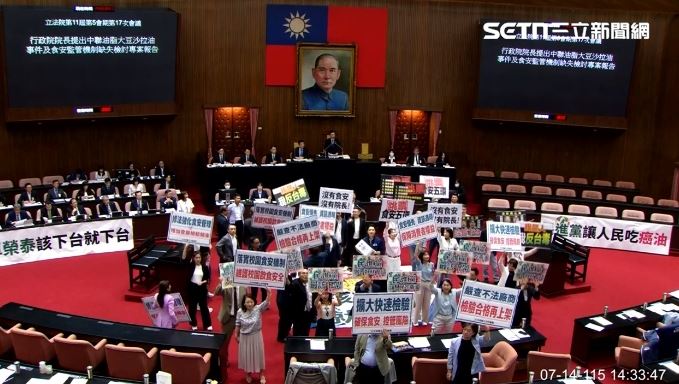 卓榮泰赴立法院進行中聯油脂大豆沙拉油事件及食安監管機制缺失檢討專案報告並備詢，藍白杯葛（圖／翻攝畫面）