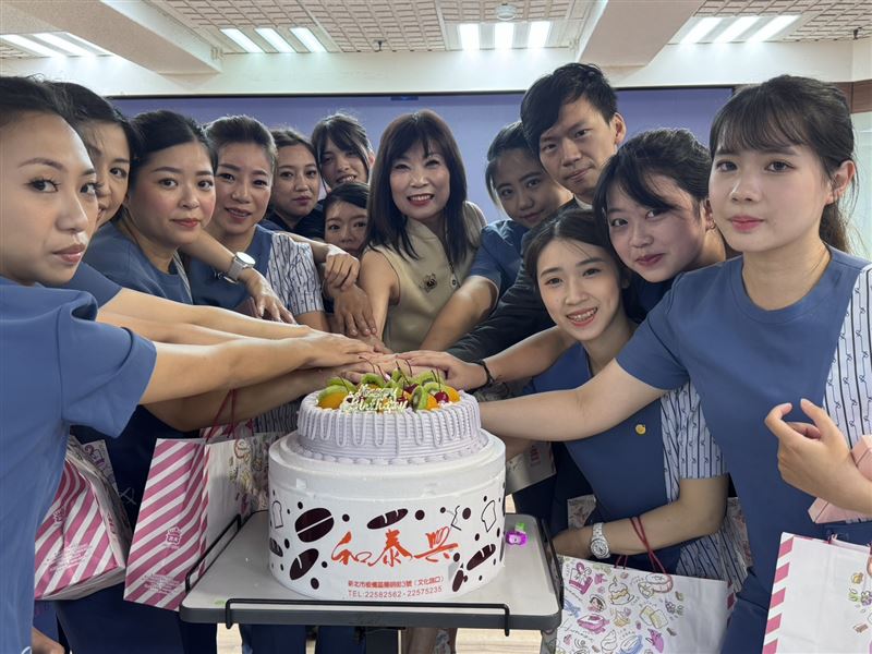 愛妮雅化妝品集團副總裁蕭碧月，迎來63歲生日。（圖／愛妮雅提供）