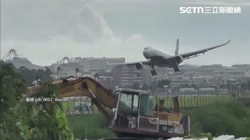 南部吹狂風!飛機搖擺驚險降、招牌險砸人