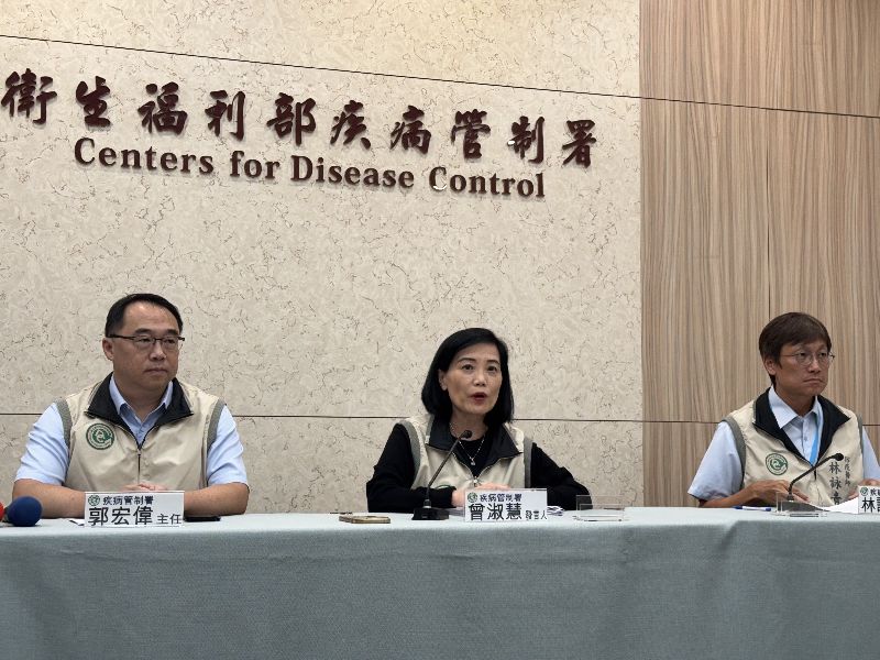 疾管署提醒注意COVID-19疫情衛福部疾管署14日公布,上週國內COVID-19門急診就診2811人次,較前一週上升34.4%,估最快本週進流行期,8月中下旬達高峰。中央社記者沈佩瑤攝 115年7月14日