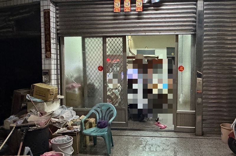 被張男駕車衝撞的民宅。(圖/翻攝畫面)