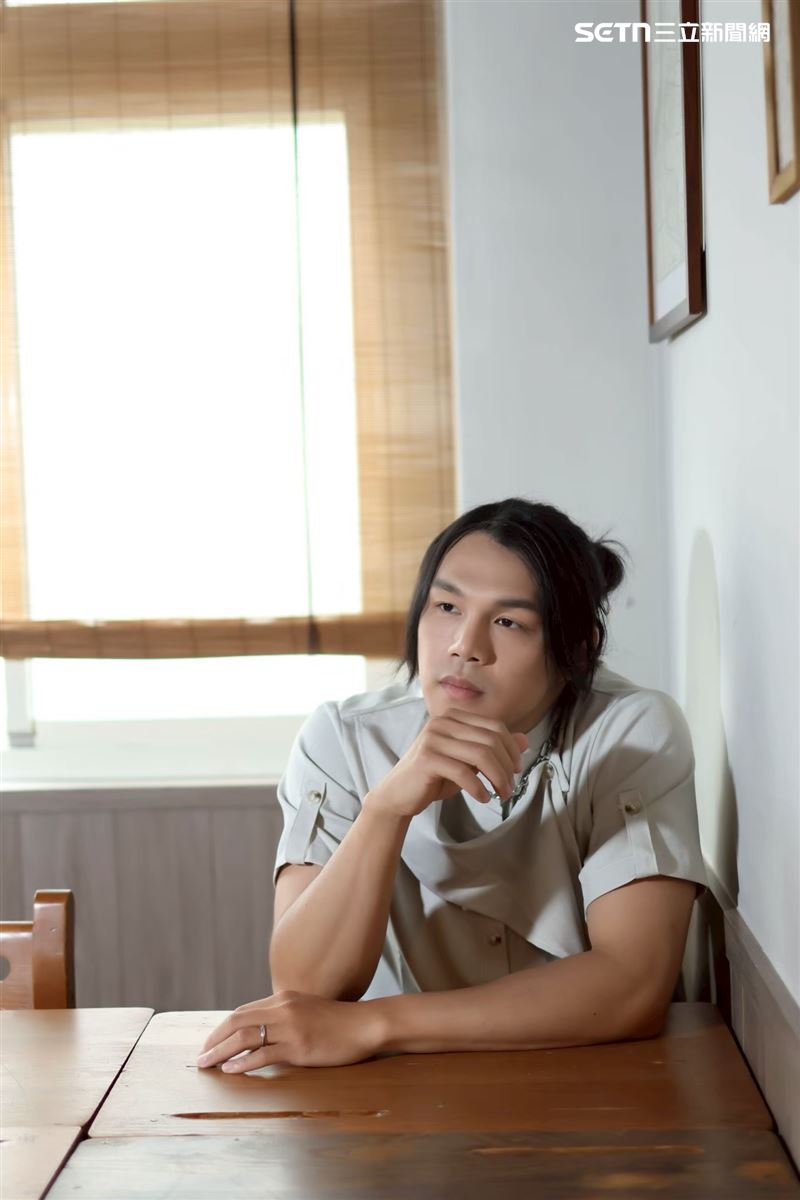 阜東昇接受專訪分享自己的人生故事和闖蕩演藝事業的甘苦。(圖/記者鄭孟晃攝影)