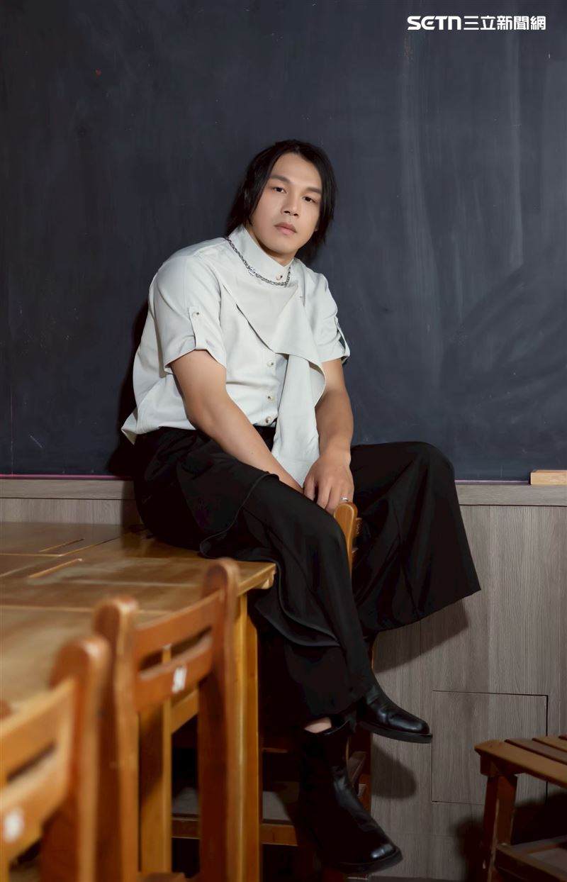 阜東昇接受專訪分享自己的人生故事和闖蕩演藝事業的甘苦。(圖/記者鄭孟晃攝影)