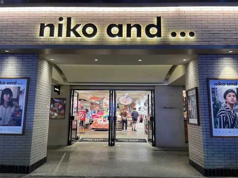 二伯品牌涉抄襲風波延燒,第三家業者niko and研議後續處置。(圖/翻攝Google maps)