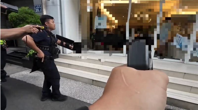 第一視角曝！內部有師生…4槍擊倒嫌