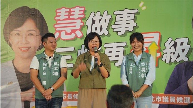 新北市長候選人蘇巧慧(中)至三峽與新北市議員參選人吳昇翰舉辦座談會。(圖／吳昇翰提供)