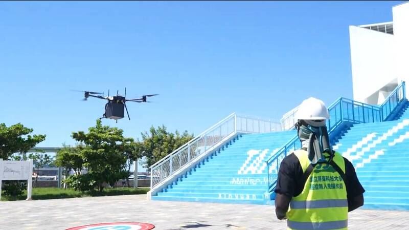 實戰模擬確保了當島嶼因天災中斷海運時，無人機能第一時間投入緊急救援與物資投遞。（圖／屏縣府提供）