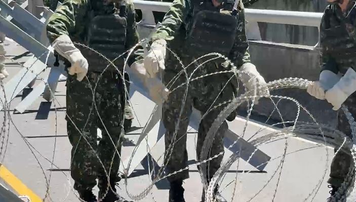 第五作戰區52工兵群15日在重要道路關節要點實施阻絕設置演練（圖／翻攝畫面）