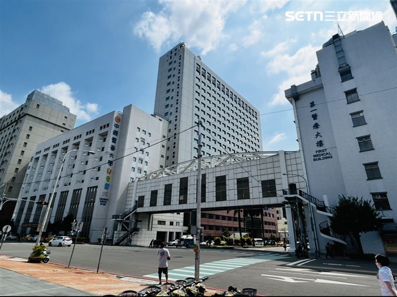 以醫務結餘(醫務利益)來看,中國附醫年賺新台幣17.8億元、連11年蟬聯。(圖/記者簡浩正攝影)