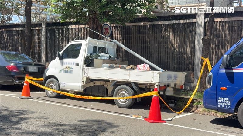 一名男子陳屍貨車上,沒了呼吸心跳。(圖/翻攝畫面)