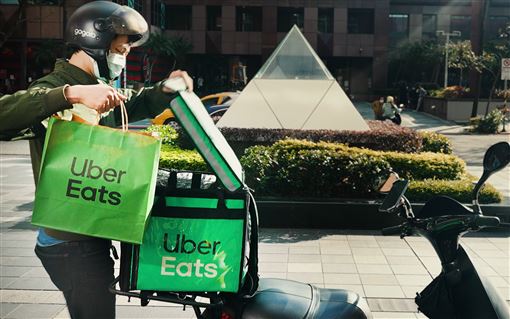 Uber Eats外送員。（圖／Uber Eats提供）
