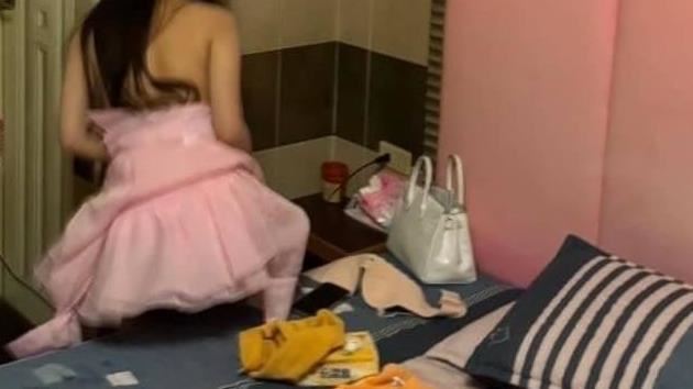 男警潛入美容館做全套!遭賣淫女襲胸抓傷