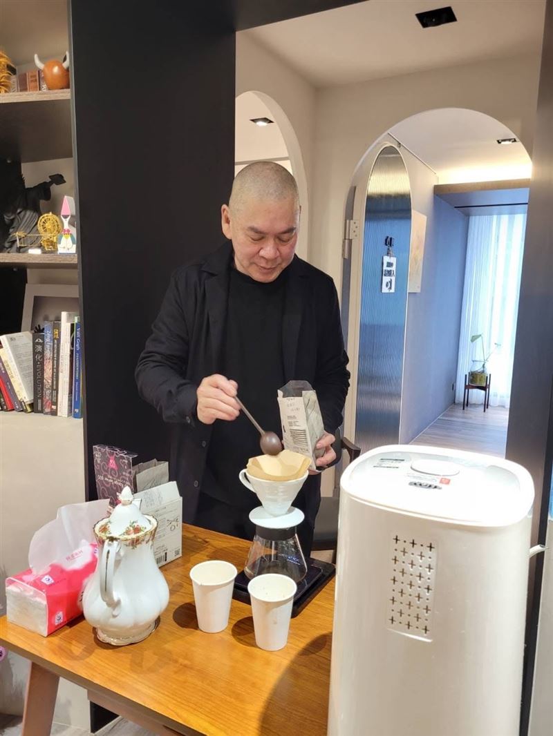 蔡明亮宣布咖啡店收攤。(圖/翻攝自蔡明亮臉書)