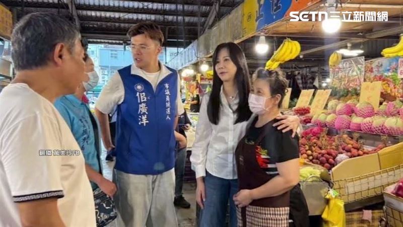 媒體報導,萬美玲曾跟傅崐萁開會,過程中傅崐萁幫忙沙盤推演還不斷獻策。(圖/翻攝自萬美玲臉書)