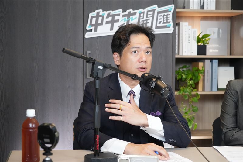 邱臣遠接受主持人黃光芹節目《中午來開匯》專訪(圖/CNEWS匯流新聞網提供)