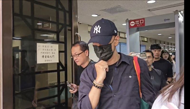 王姓人瑞的孫子被依過失傷害罪起訴,北院首度開庭,孫子認罪,媳婦不認罪。(圖/翻攝畫面)