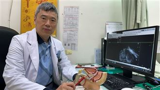 72歲運將攝護腺腫如拳頭　血尿狂流險休克