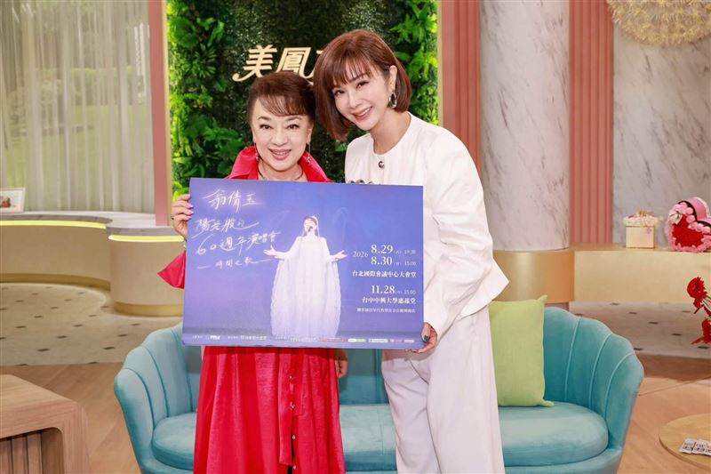 陳美鳳(右)訪問翁倩玉上節目。(圖/民視提供)