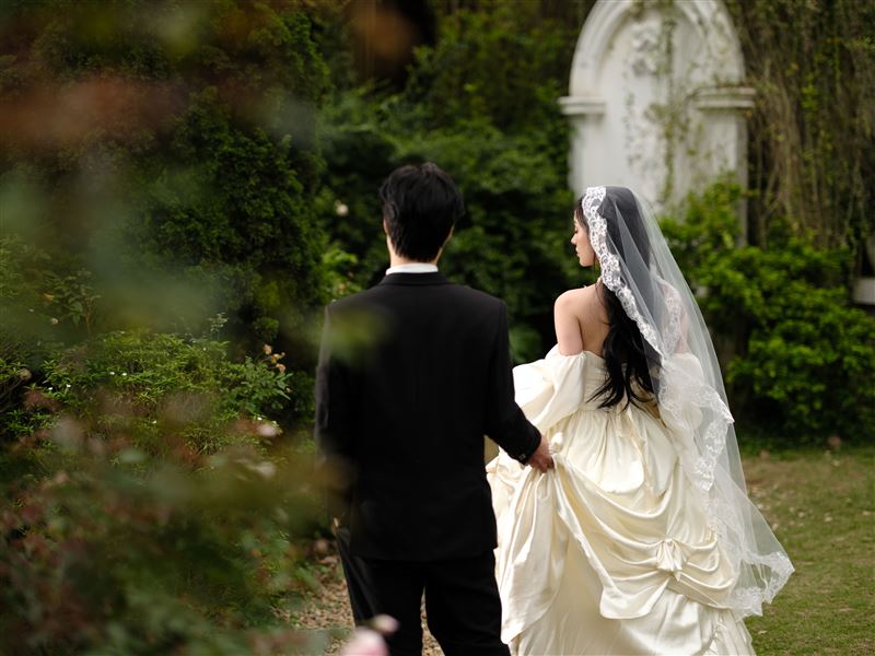 各縣市聯合婚禮陸續開放報名,不僅替新人省下婚禮開銷,還祭出各式好禮吸引報名。(示意圖/翻攝自Pexels)