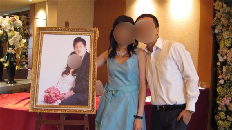 兩對夫妻合照「都在笑」11年前照片惹鼻酸