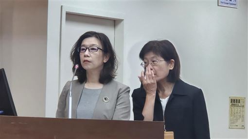 中聯油脂案　林靜儀：推測黃豆與製程皆有問題中聯油脂苯駢芘案延燒，衛福部次長林靜儀（左）15日表示，推測黃豆與製程都有問題，但假若品管得宜可降低；今年1到5月進口巴西黃豆，用量最大業者中，大統益8日抽驗現場油品合格。中央社記者曾以寧攝　115年7月15日