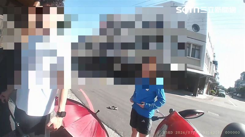 花蓮張男騎車買菜遭橫向王男轎車撞飛後送醫不治。(圖/翻攝畫面)