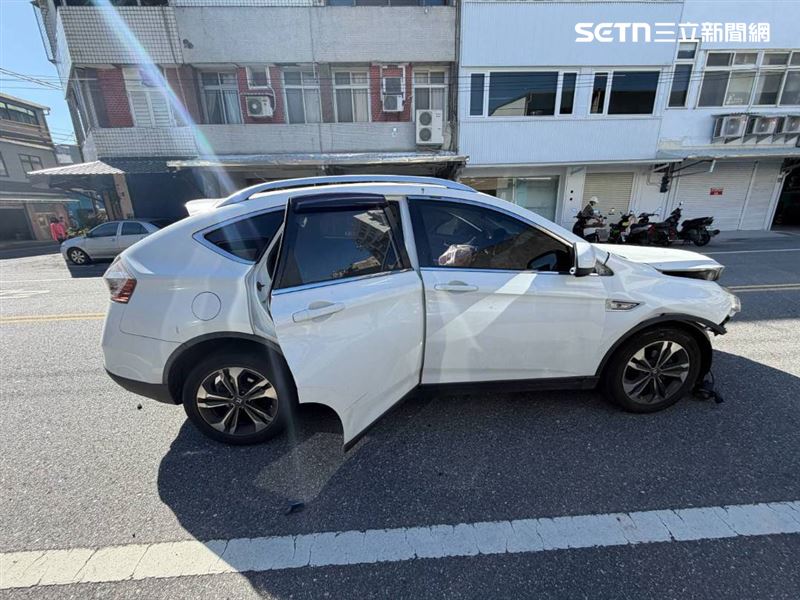 花蓮張男騎車買菜遭橫向王男轎車撞飛後送醫不治。(圖/翻攝畫面)