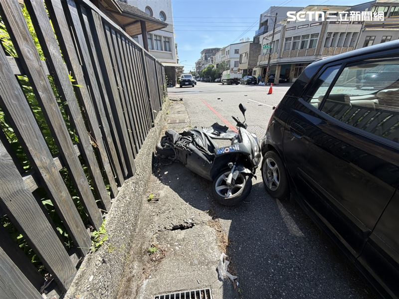 花蓮張男騎車買菜遭橫向王男轎車撞飛後送醫不治。(圖/翻攝畫面)