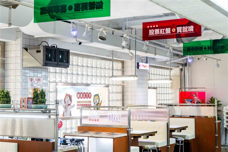 詹記麻辣火鍋攜手開喜烏龍茶打造「轉運KTV」概念店。(圖/開喜烏龍茶提供)