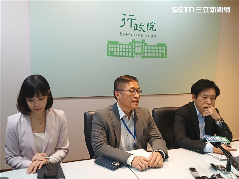 財政部國庫署署長陳柏誠(圖中)。(圖/記者盧素梅攝影)