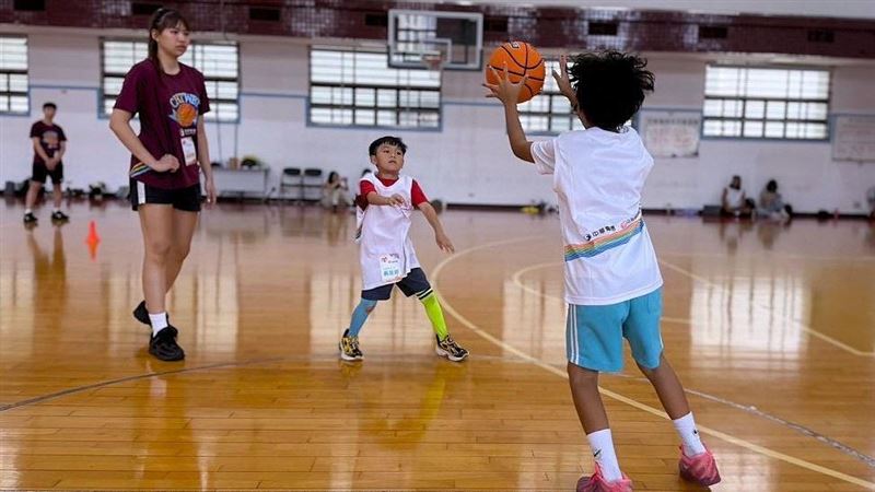 電信女籃夏令營讓孩子探索都市