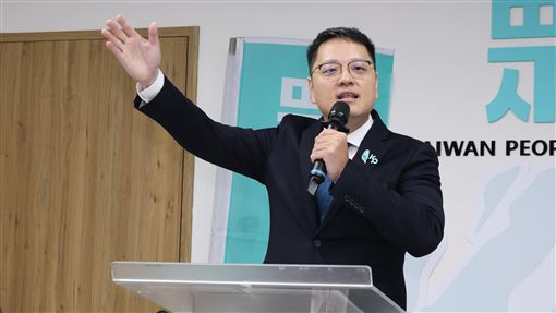 民眾黨徵召戴于文參選花蓮市長（1）台灣民眾黨15日宣布徵召曾任黨主席黃國昌新北市長競辦發言人的資深幕僚戴于文（圖）參選花蓮市長，戴于文表示，花蓮是他的家鄉，自己希望從4大方向推動花蓮進步。中央社記者謝佳璋攝  115年7月15日