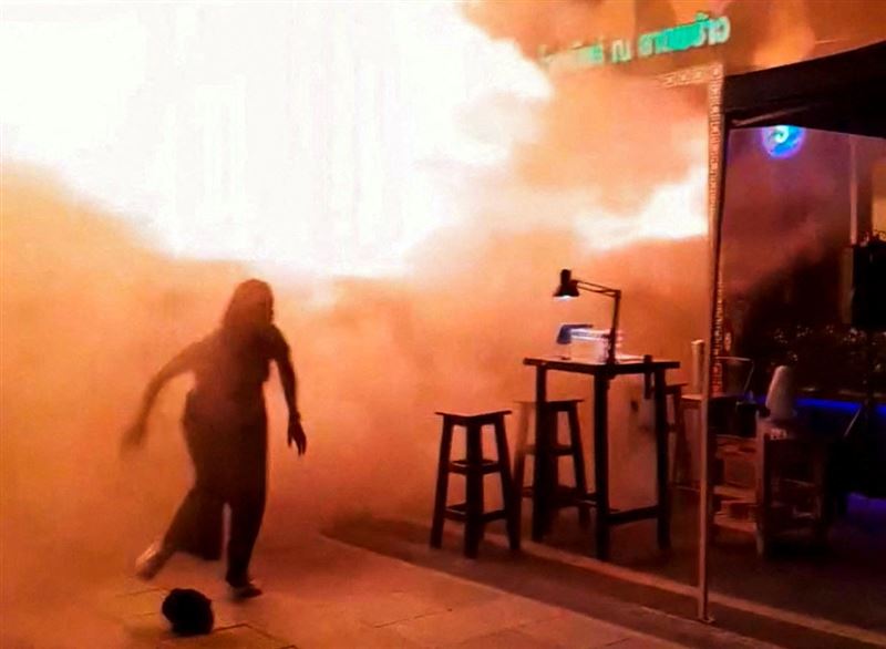 泰國曼谷一家音樂酒吧日前發生爆燃大火。（圖／路透社／達志影像）